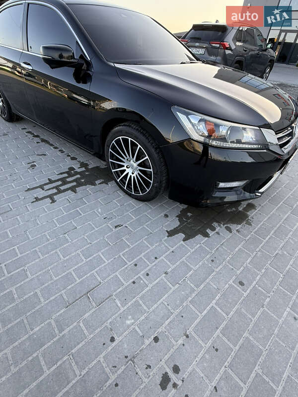 Седан Honda Accord 2015 в Львові