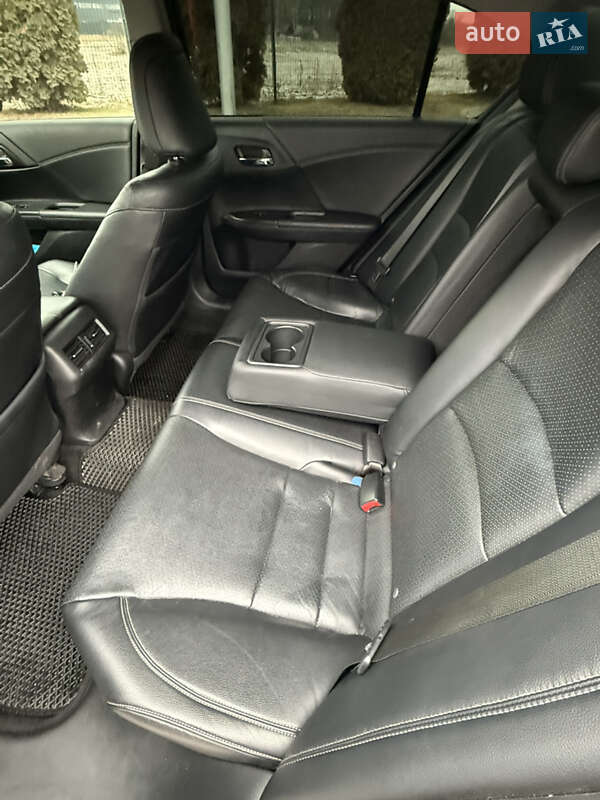 Седан Honda Accord 2015 в Львові