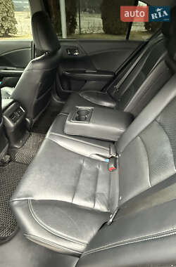 Седан Honda Accord 2015 в 