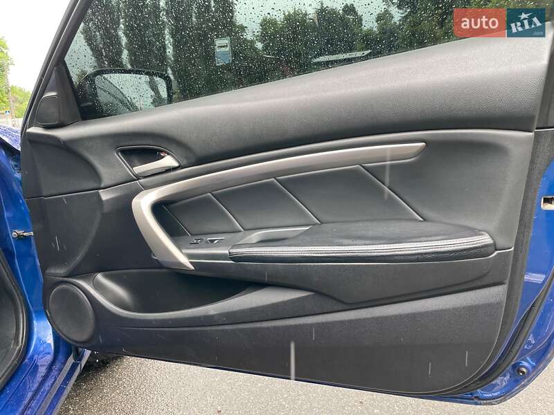 Купе Honda Accord 2008 в Киеве