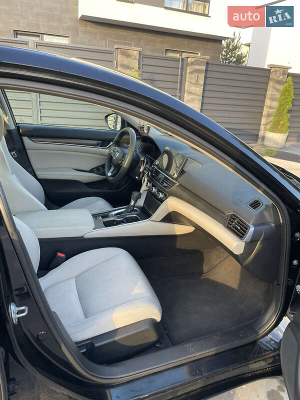 Седан Honda Accord 2018 в Чайках