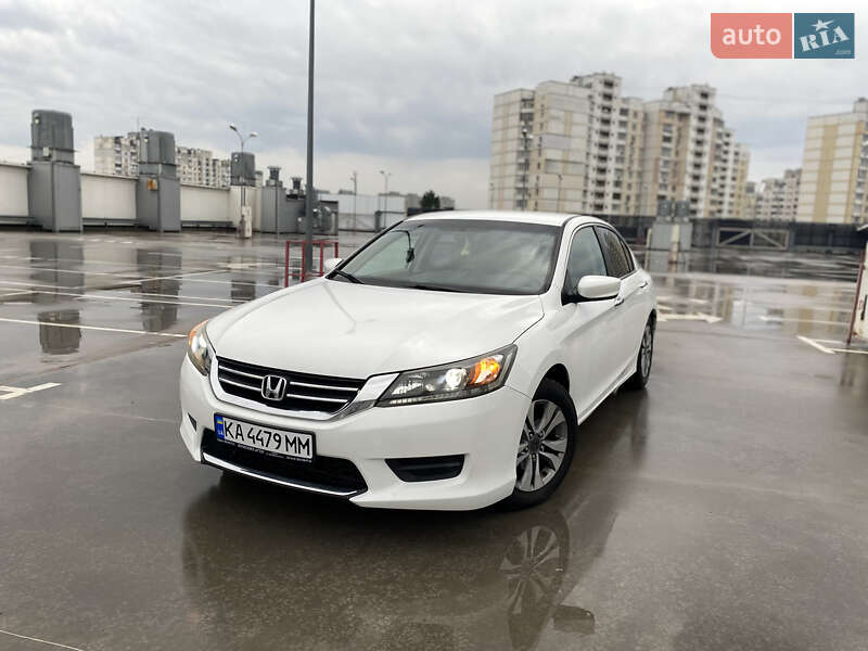 Седан Honda Accord 2012 в 