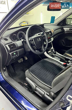 Седан Honda Accord 2013 в 