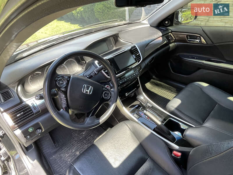 Седан Honda Accord 2016 в Березне