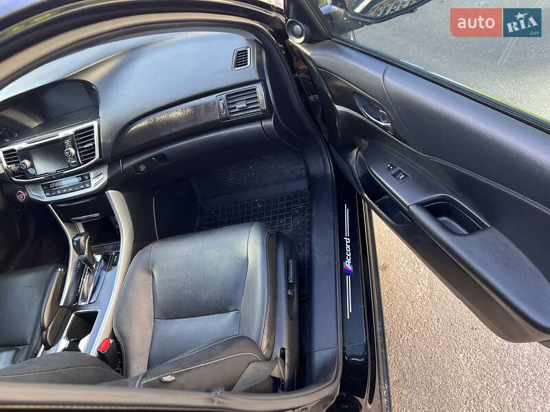 Седан Honda Accord 2013 в Львові