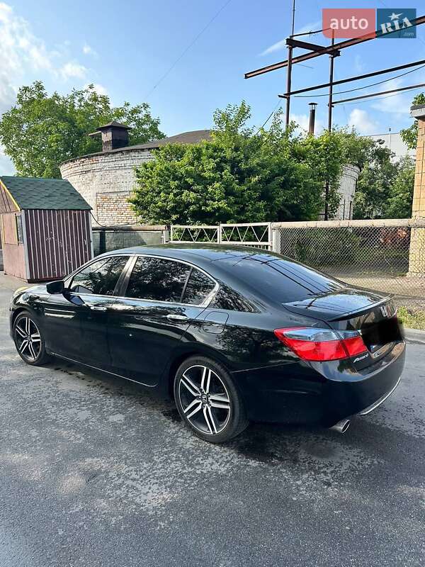 Седан Honda Accord 2015 в Києві