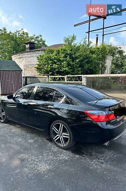 Седан Honda Accord 2015 в 