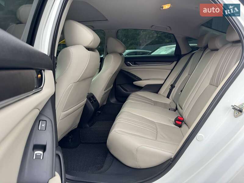 Седан Honda Accord 2018 в Днепре