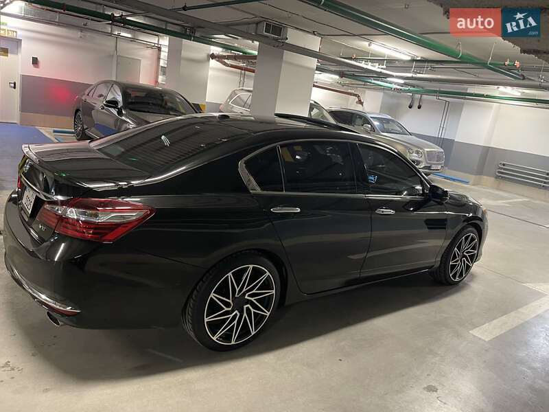 Седан Honda Accord 2016 в Києві