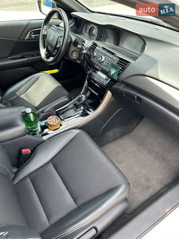 Седан Honda Accord 2016 в Киеве