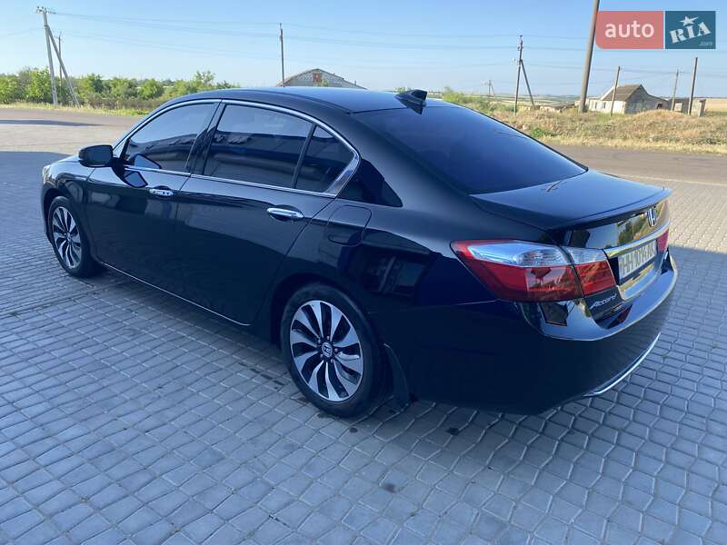Седан Honda Accord 2015 в Раздельной