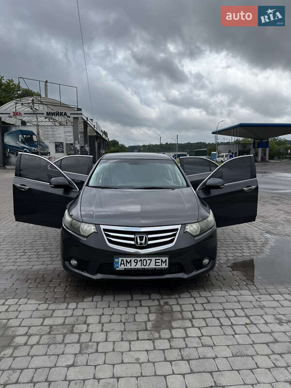 Седан Honda Accord 2011 в Львові