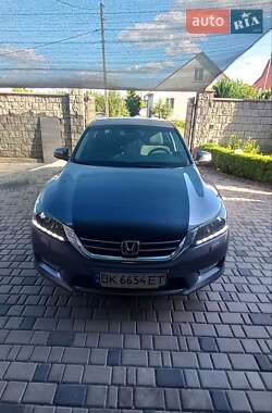 Седан Honda Accord 2013 в Ровно