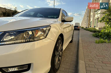 Седан Honda Accord 2014 в 