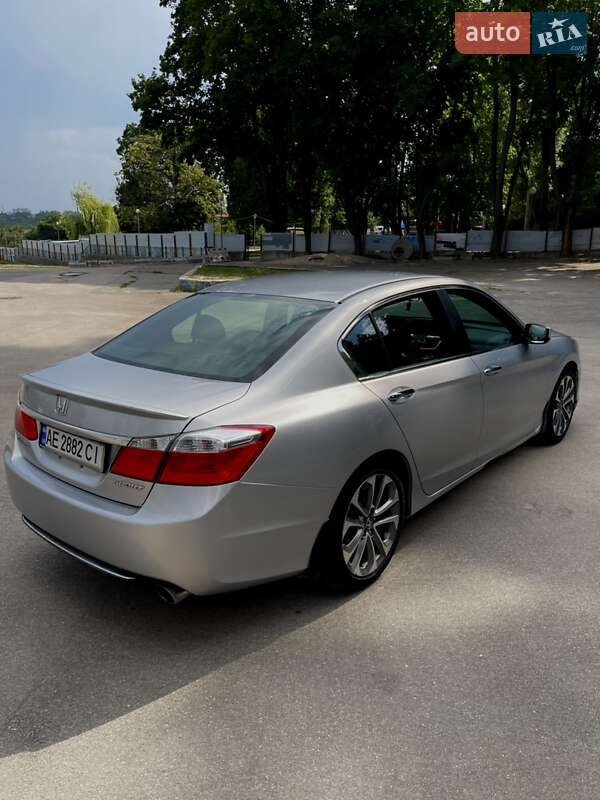 Седан Honda Accord 2013 в Днепре