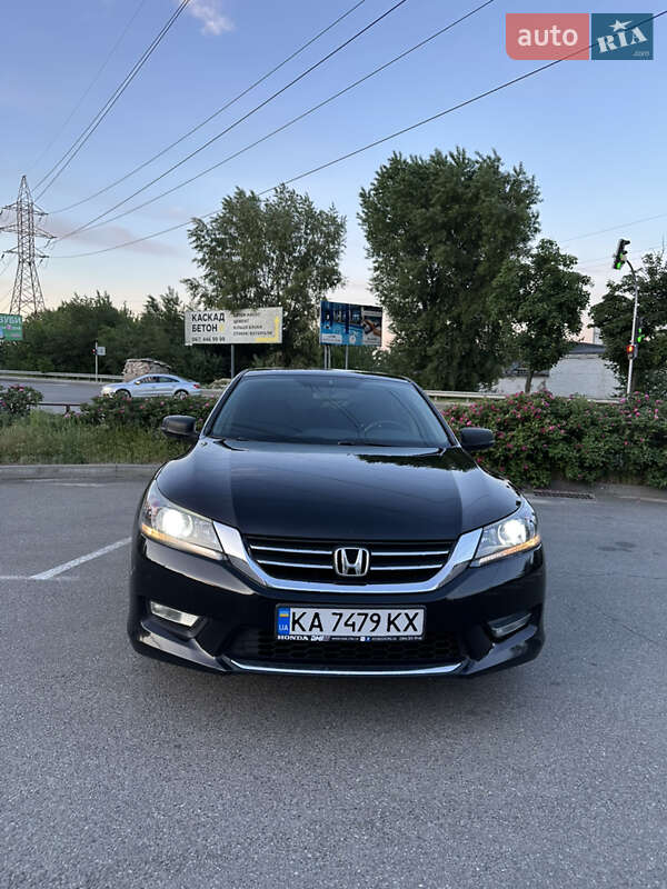 Седан Honda Accord 2015 в 