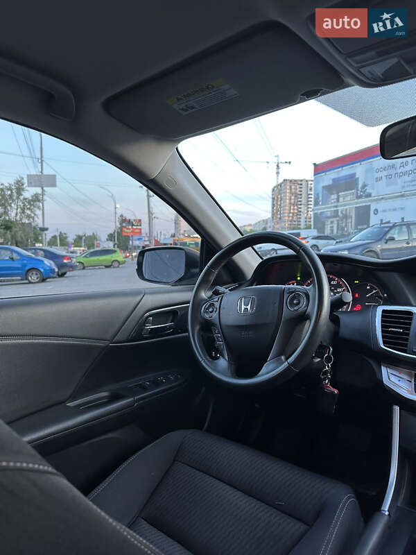 Седан Honda Accord 2015 в Києві