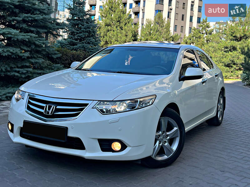 Седан Honda Accord 2012 в Киеве