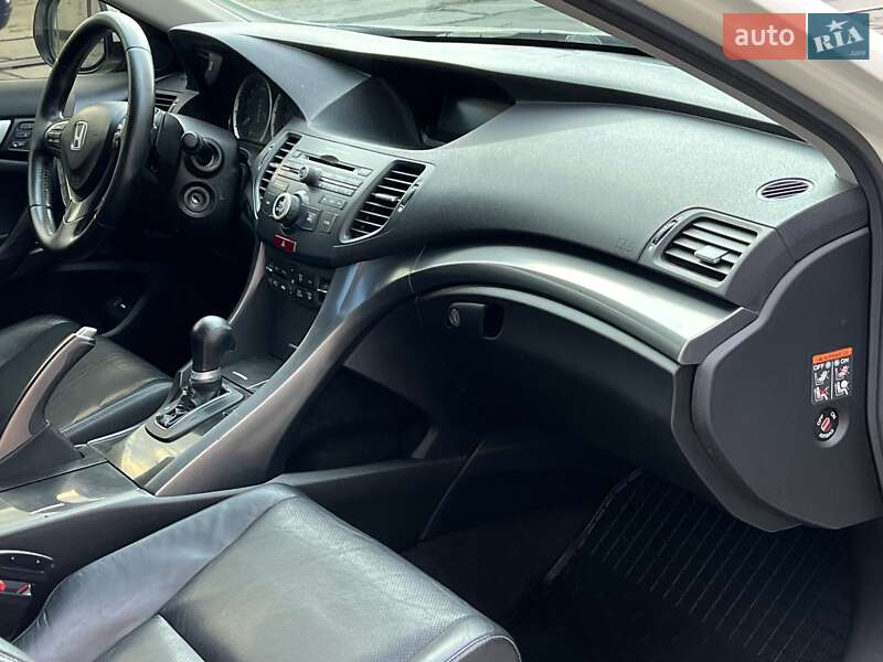 Седан Honda Accord 2012 в Киеве
