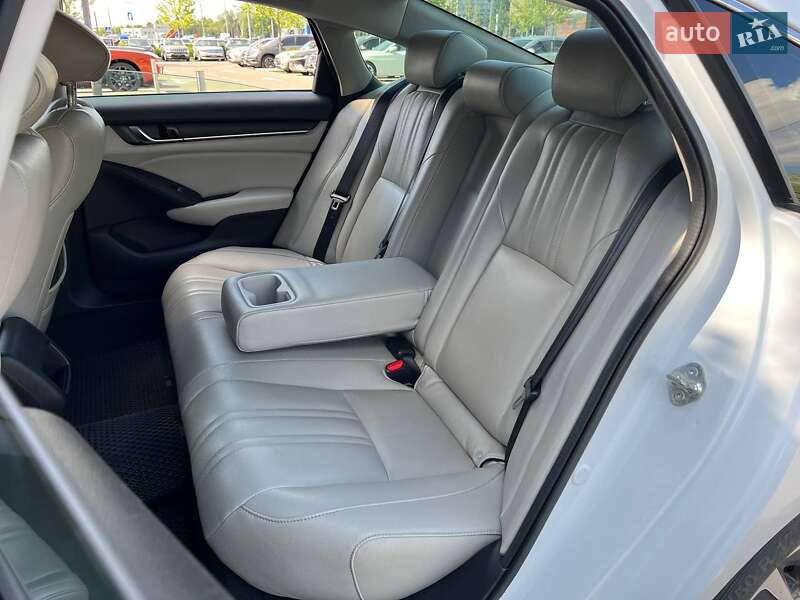 Седан Honda Accord 2018 в Киеве