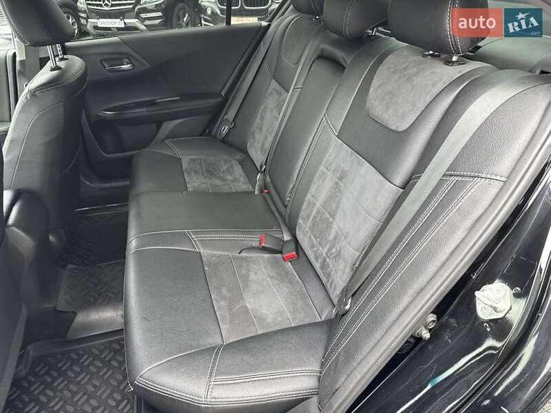 Седан Honda Accord 2015 в Стрые