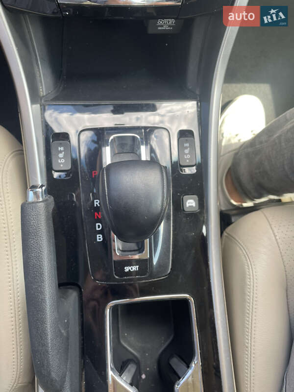 Седан Honda Accord 2016 в Киеве