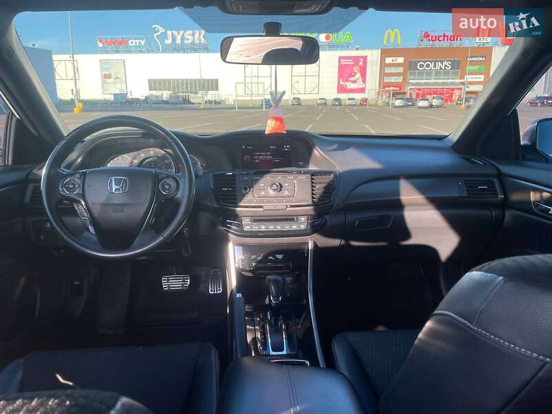 Седан Honda Accord 2017 в Фонтанці