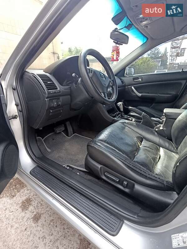Седан Honda Accord 2004 в Коростышеве