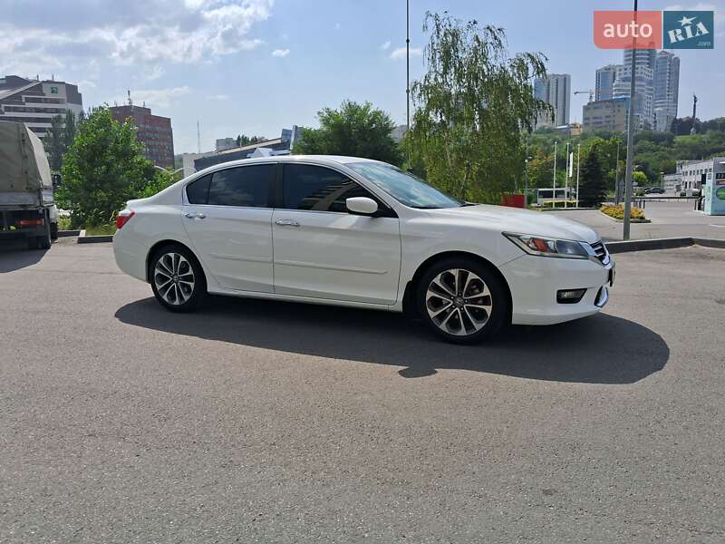 Седан Honda Accord 2015 в Дніпрі