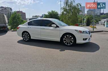 Седан Honda Accord 2015 в 