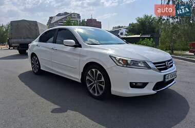 Седан Honda Accord 2015 в 