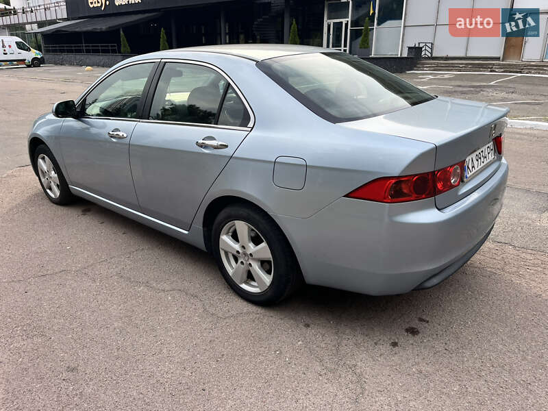 Седан Honda Accord 2004 в Киеве
