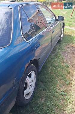 Седан Honda Accord 1992 в 