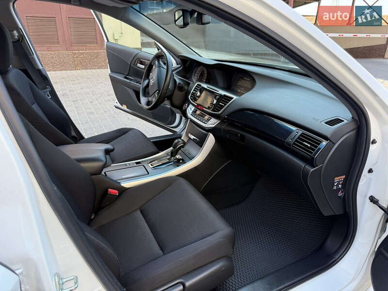 Седан Honda Accord 2015 в Одессе