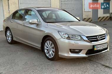 Седан Honda Accord 2013 в 