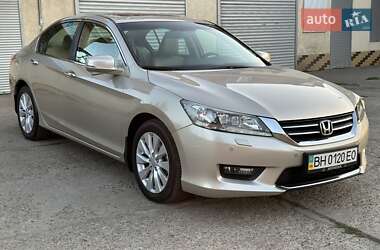 Седан Honda Accord 2013 в 