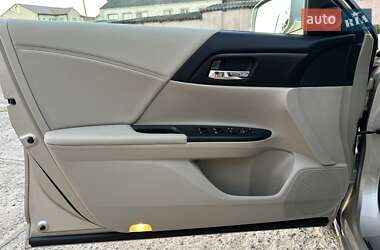 Седан Honda Accord 2013 в 
