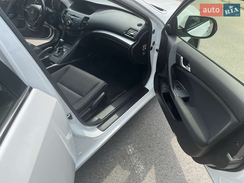 Седан Honda Accord 2012 в Києві