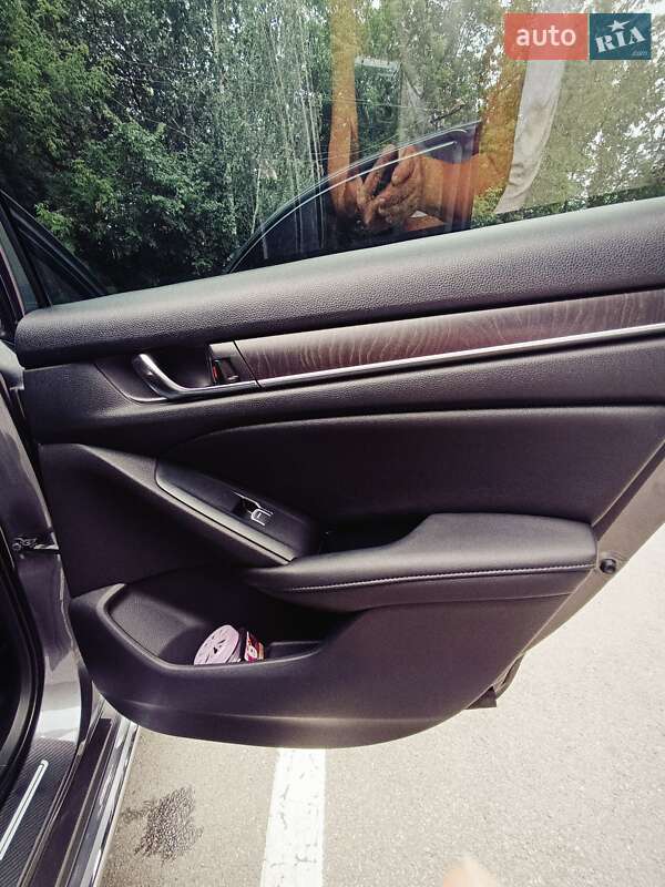 Седан Honda Accord 2019 в Киеве