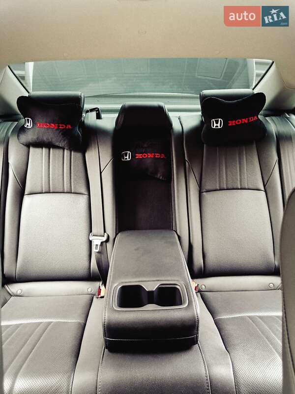 Седан Honda Accord 2019 в Киеве