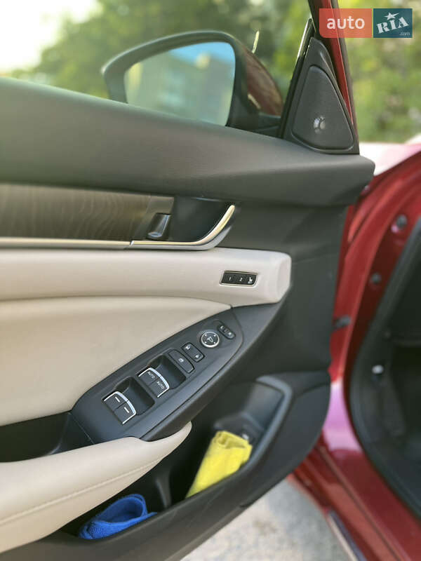 Седан Honda Accord 2018 в Днепре
