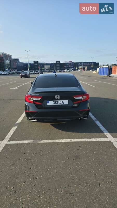 Седан Honda Accord 2018 в Киеве