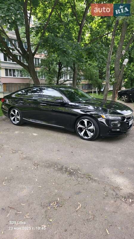 Седан Honda Accord 2018 в Киеве