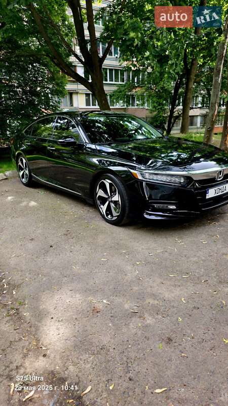 Седан Honda Accord 2018 в Киеве