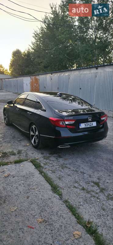 Седан Honda Accord 2018 в Киеве