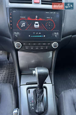 Седан Honda Accord 2004 в 