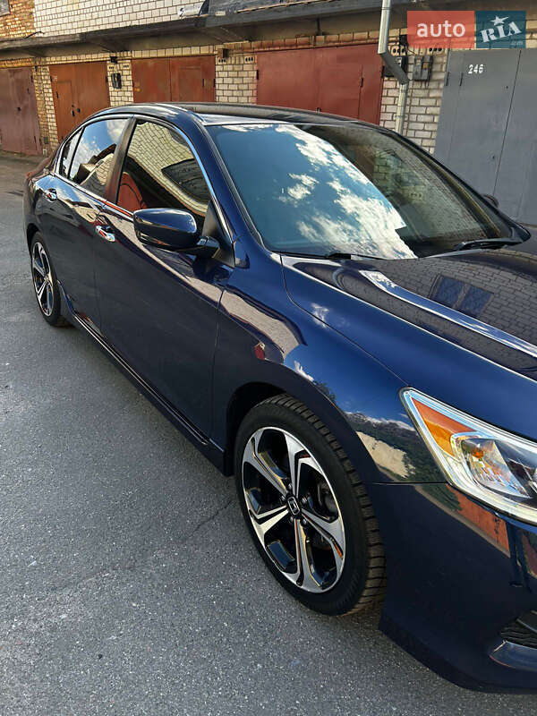 Седан Honda Accord 2016 в Киеве