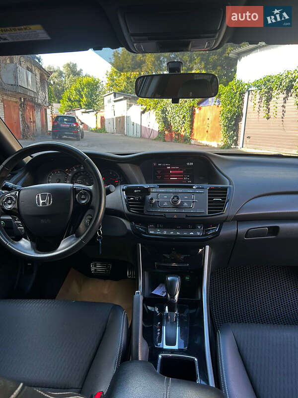Седан Honda Accord 2016 в Киеве