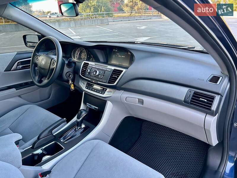 Седан Honda Accord 2013 в Киеве