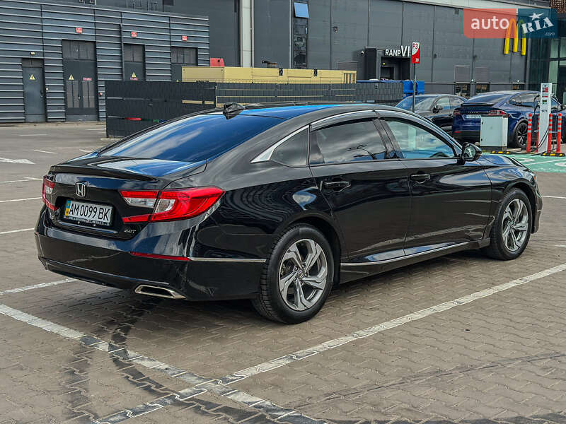 Седан Honda Accord 2019 в Киеве